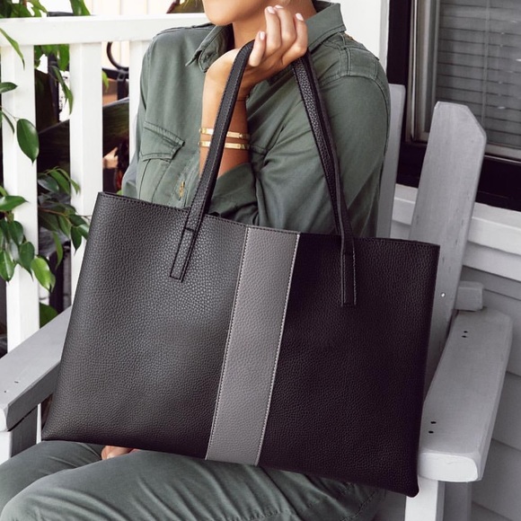 Vince Camuto Handbags - VINCE CAMUTO Black Leather Tote